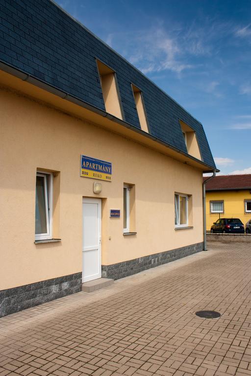 Apartmany Reko Kadan Exterior photo